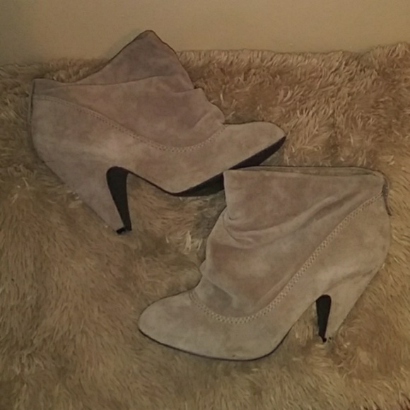steve madden ollie suede booties